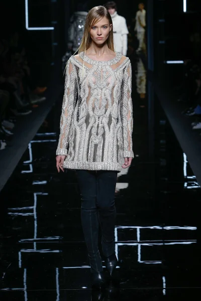 Look 30